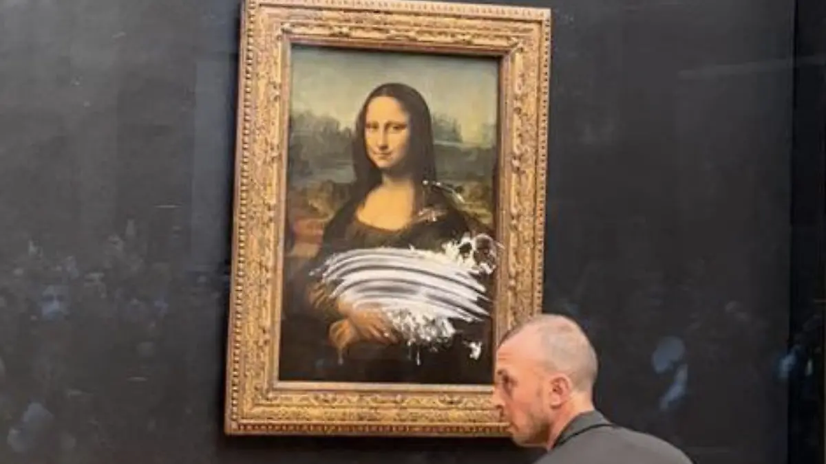 Atacan La Gioconda de Da Vinci en el Museo de Louvre